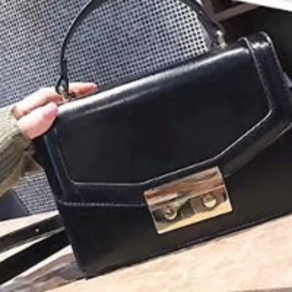 Black Fashion Shoulder Strap Bag - Picture 3 of 8